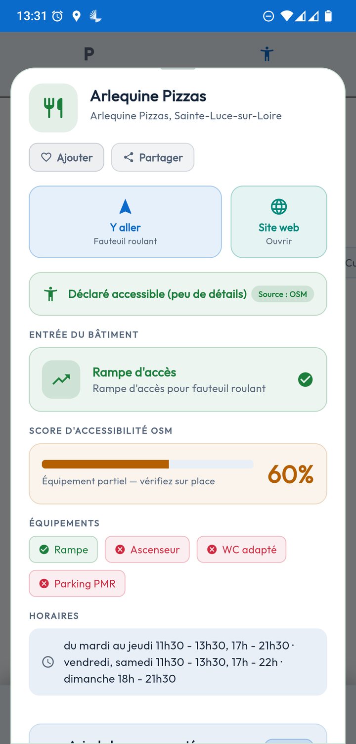 Fiche d'une pizzeria : boutons Y aller en fauteuil roulant et Site web, mention « Déclaré accessible, peu de détails » issue d'OpenStreetMap, rampe d'accès confirmée, score d'accessibilité de 60 % avec la consigne de vérifier sur place, ascenseur, WC adapté et parking PMR non confirmés, puis horaires d'ouverture.