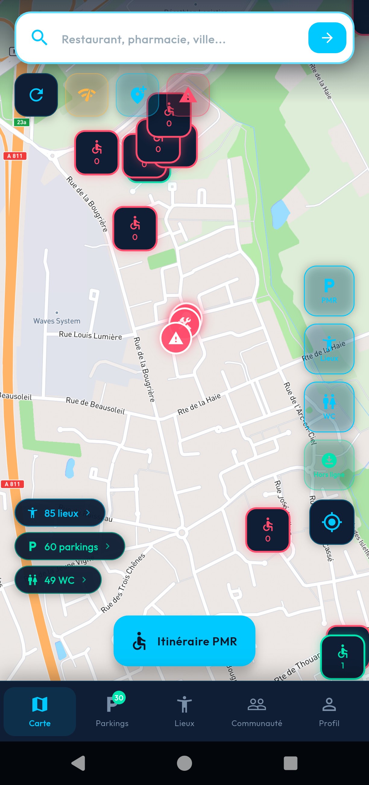 Carte PMR Access affichant les places de stationnement PMR, les lieux accessibles et les toilettes adaptées autour de la position de l'utilisateur.